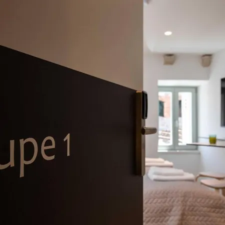 Old Town U Nikse شقة