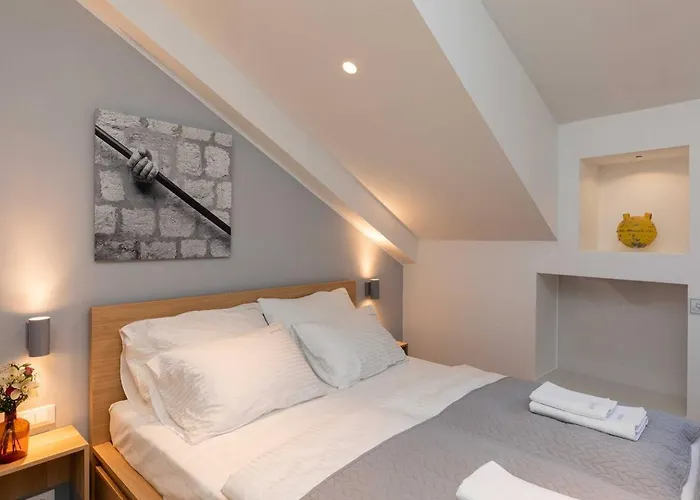 Old Town U Nikse דירה *